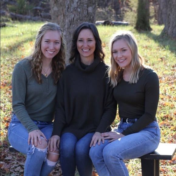 Meet your Posher, Candace - Picture 2 of 2